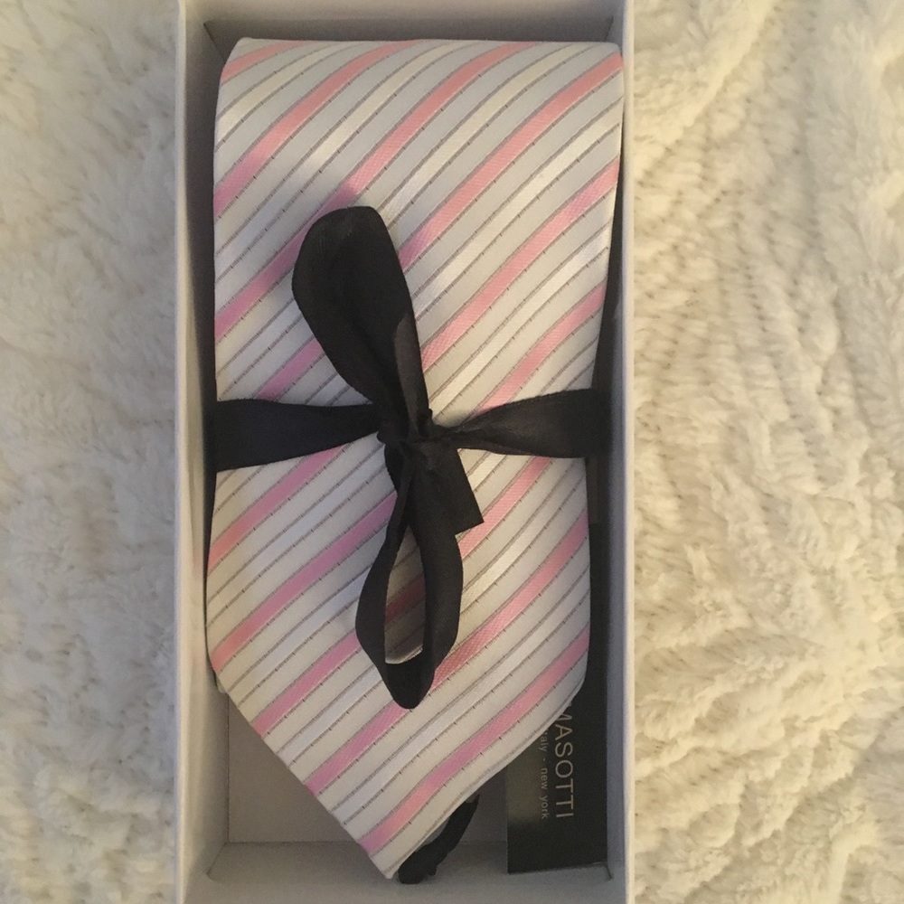 💗💗Beautiful light pink and ivory striped tie 🎁